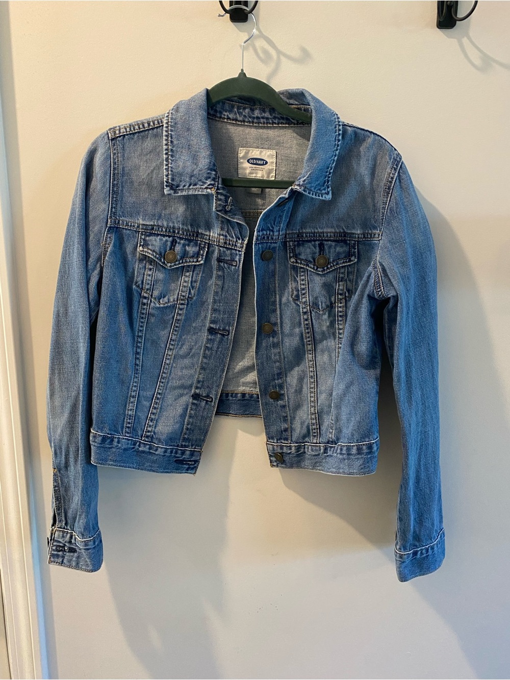 Old Navy Women’s Light Blue Denim Jacket - Classic Trucker Style